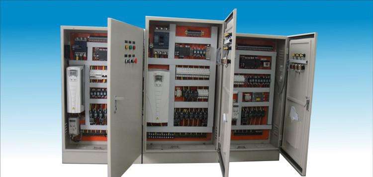 變頻控制柜現(xiàn)場圖 變頻控制柜現(xiàn)場圖