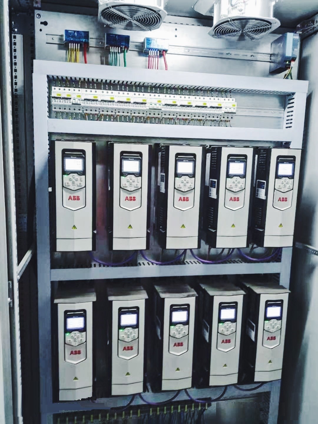 石家莊配電柜,河北配電柜,石家莊變頻柜,石家莊PLC控制柜 石家莊配電柜,河北配電柜,石家莊變頻柜,石家莊PLC控制柜