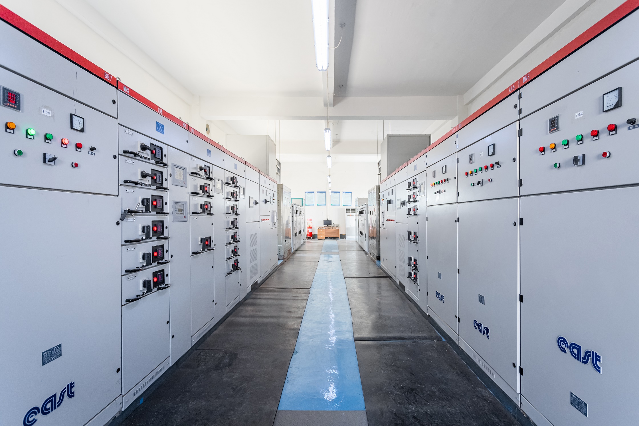 石家莊配電柜,河北配電柜,石家莊變頻柜,石家莊PLC控制柜 石家莊配電柜,河北配電柜,石家莊變頻柜,石家莊PLC控制柜